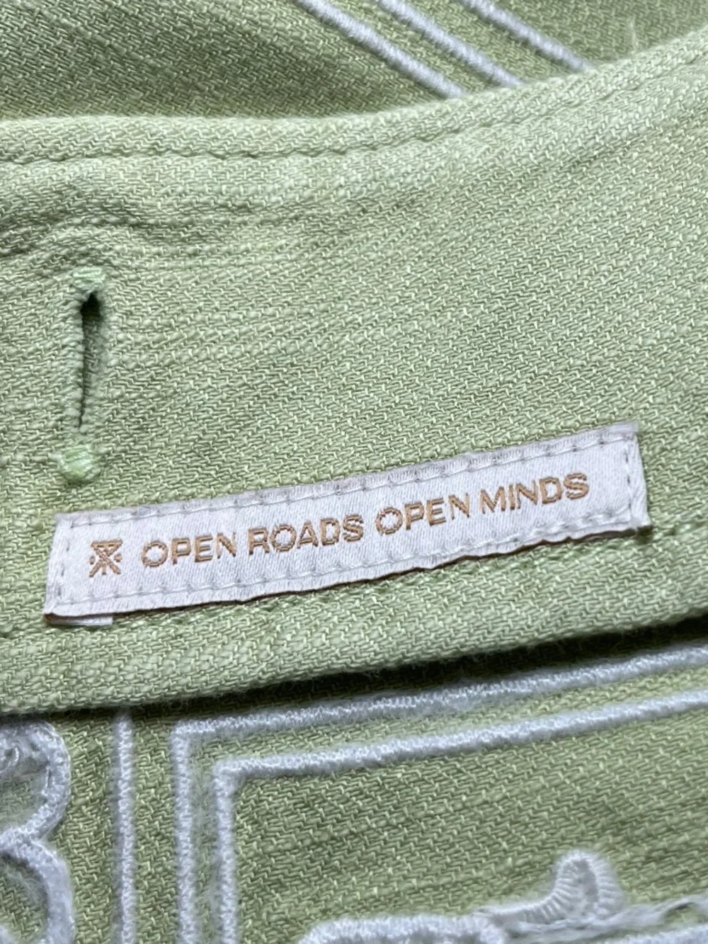 Roark Embroidered Cropped Pear Green Walk in the Woods Blouse Size S - Picture 7 of 10